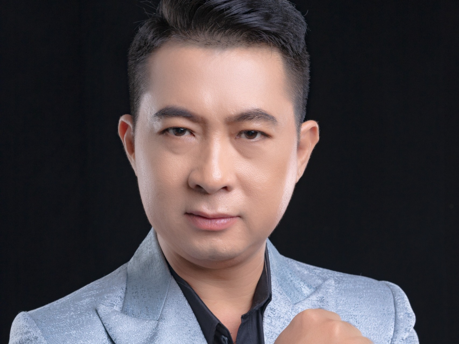Ca nhạc sĩ Lê Anh Tuấn