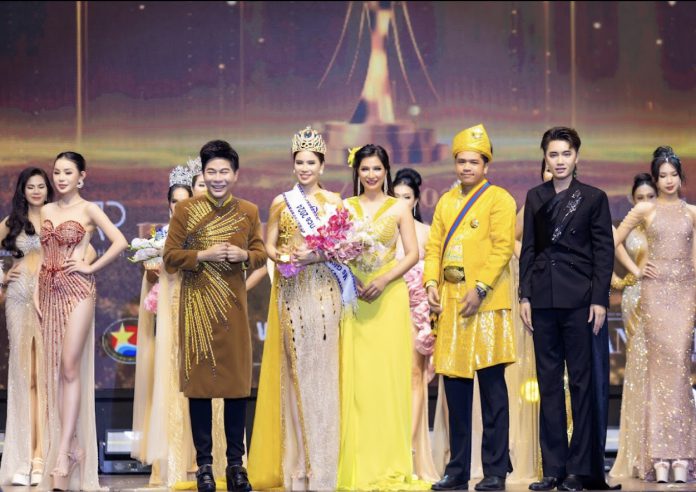 Phút đăng quang của Hoa hậu Thu Hương