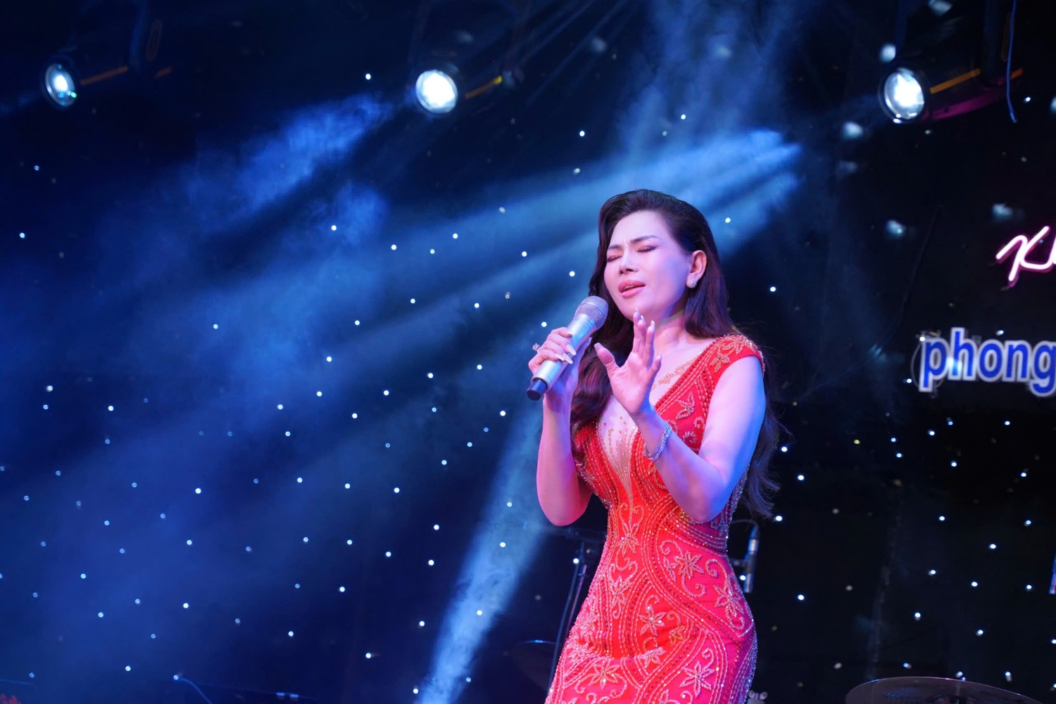 CS Ha Ngoc Nhung 24