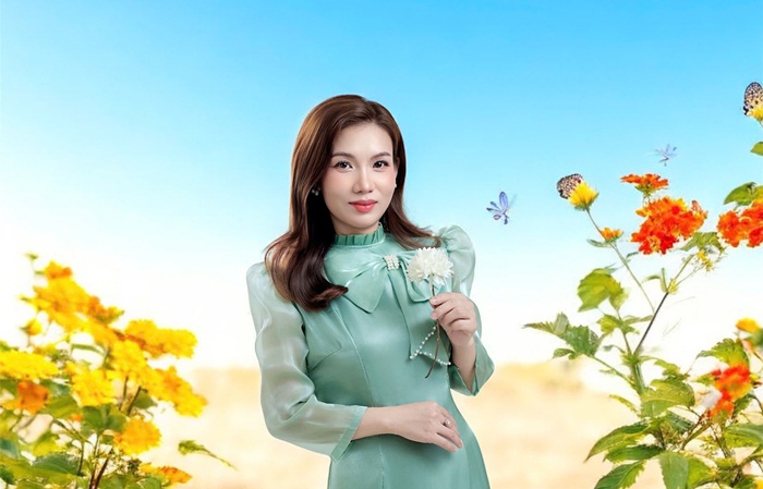 Ca sĩ Tina Tuyết