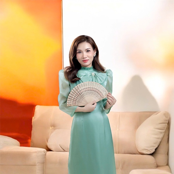 Tina Tuyet 11