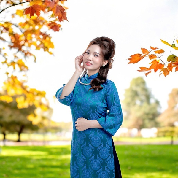 Tina Tuyet 15