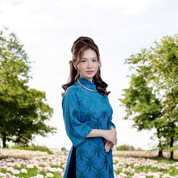Tina Tuyet 2