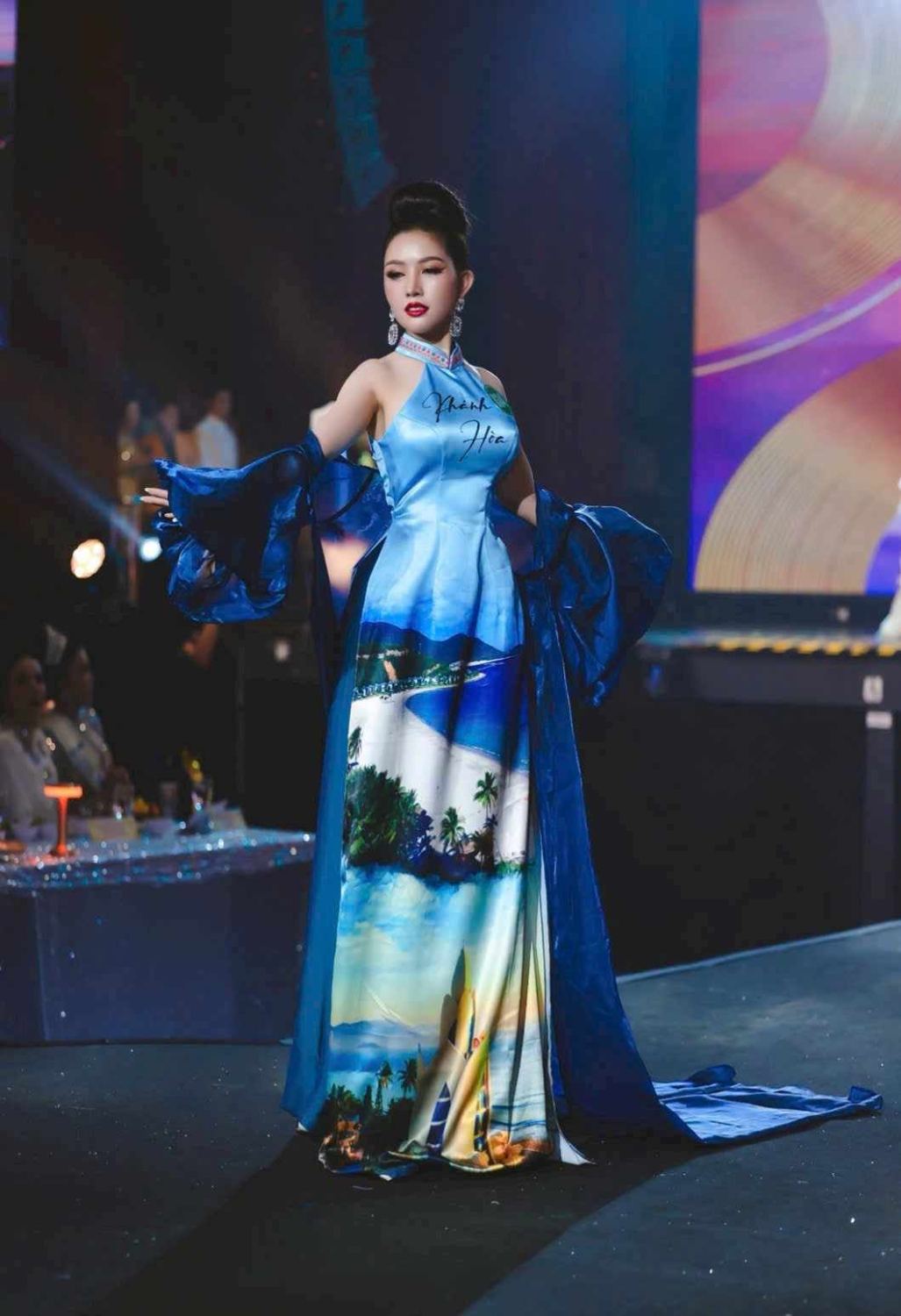 Linh Tay 12