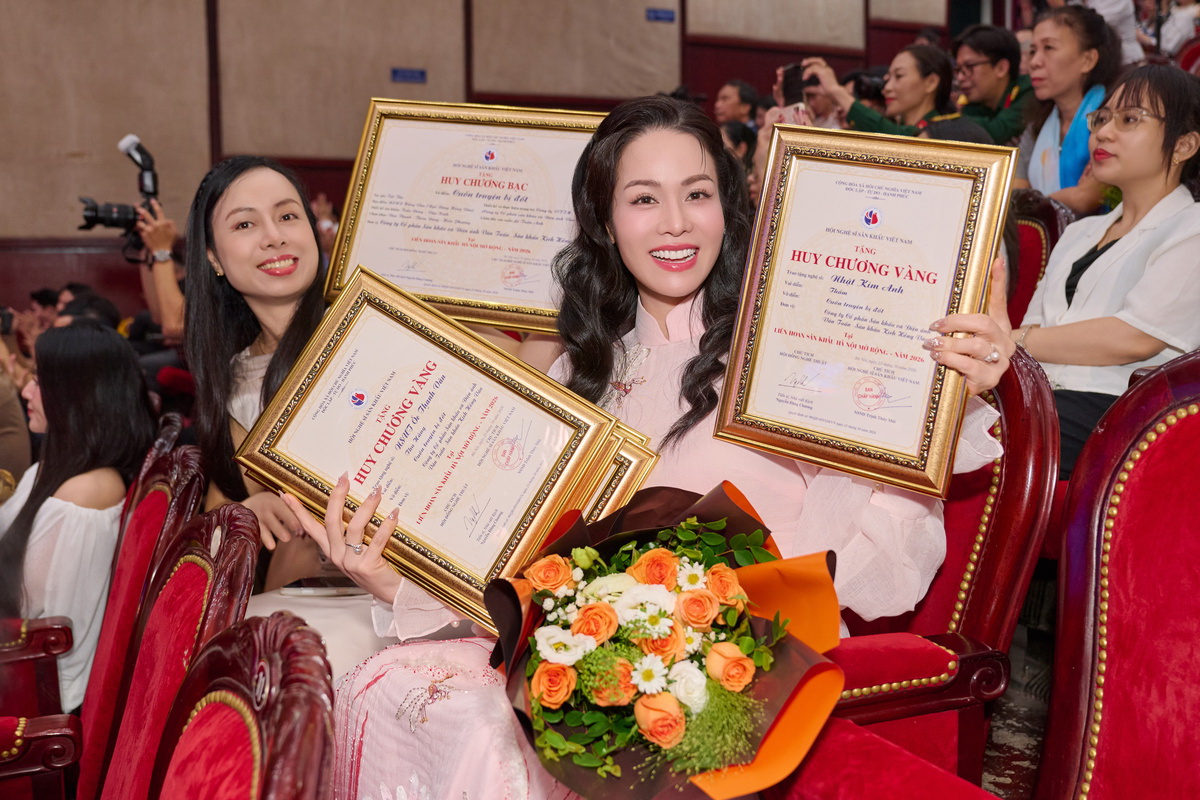 Cô Thắm trong "Cuốn truyện bị đốt" đã đem về Huy chương vàng cho Nhật Kim Anh